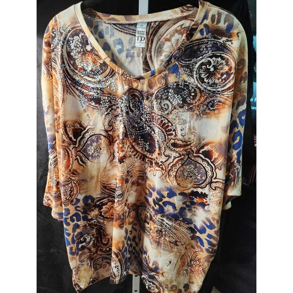Thomas and Olivia top captures attention & creates a lasting impression. Size 2X - Picture 1 of 13